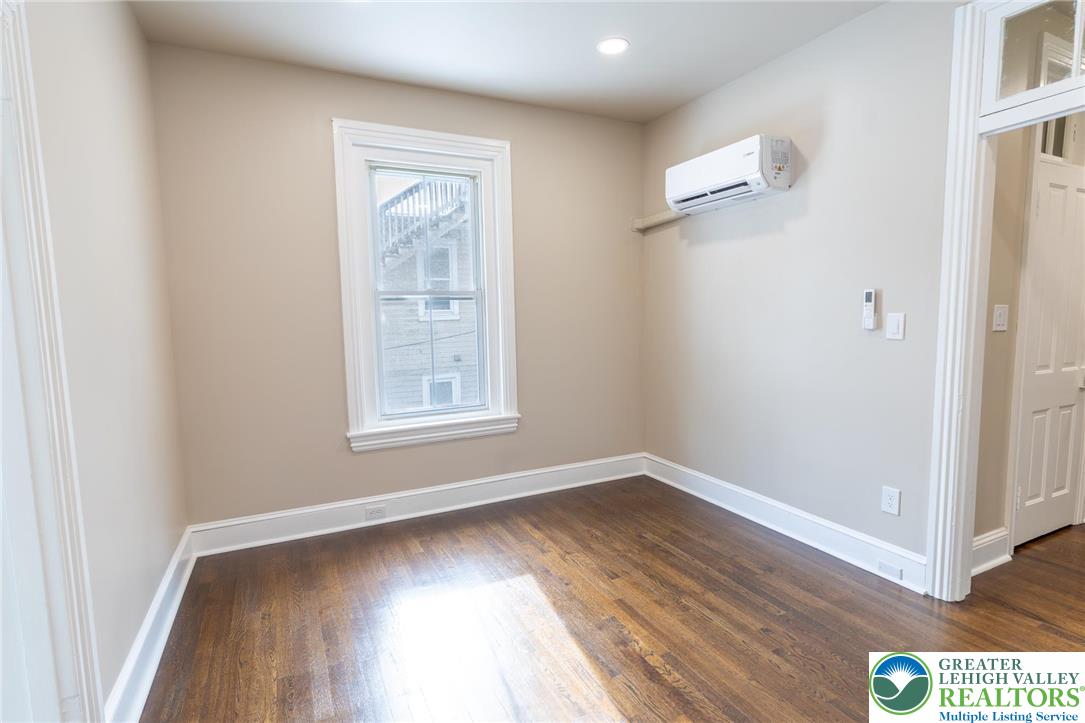 706 Main Street 2
