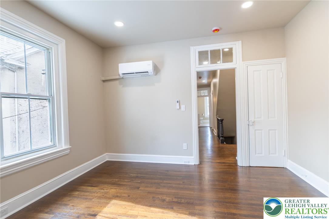 706 Main Street 2
