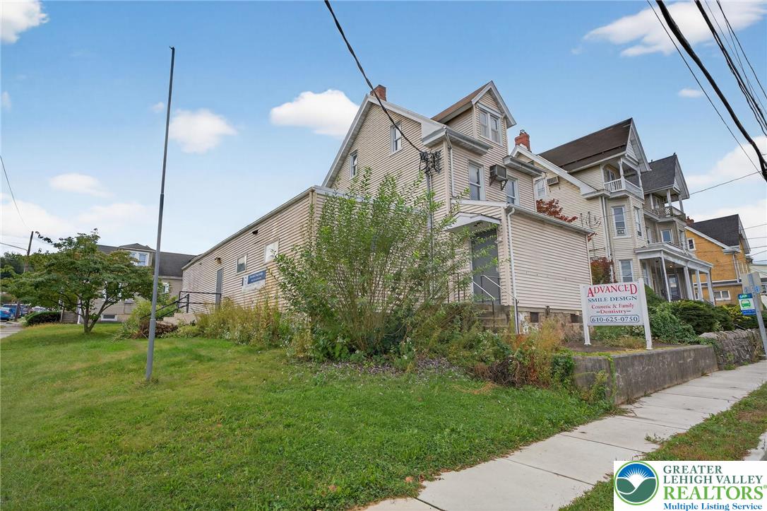 1106 Broadway