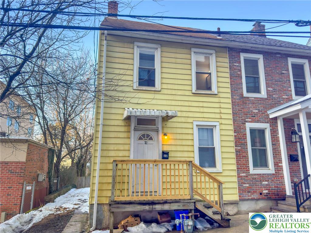 32 West Raspberry Street