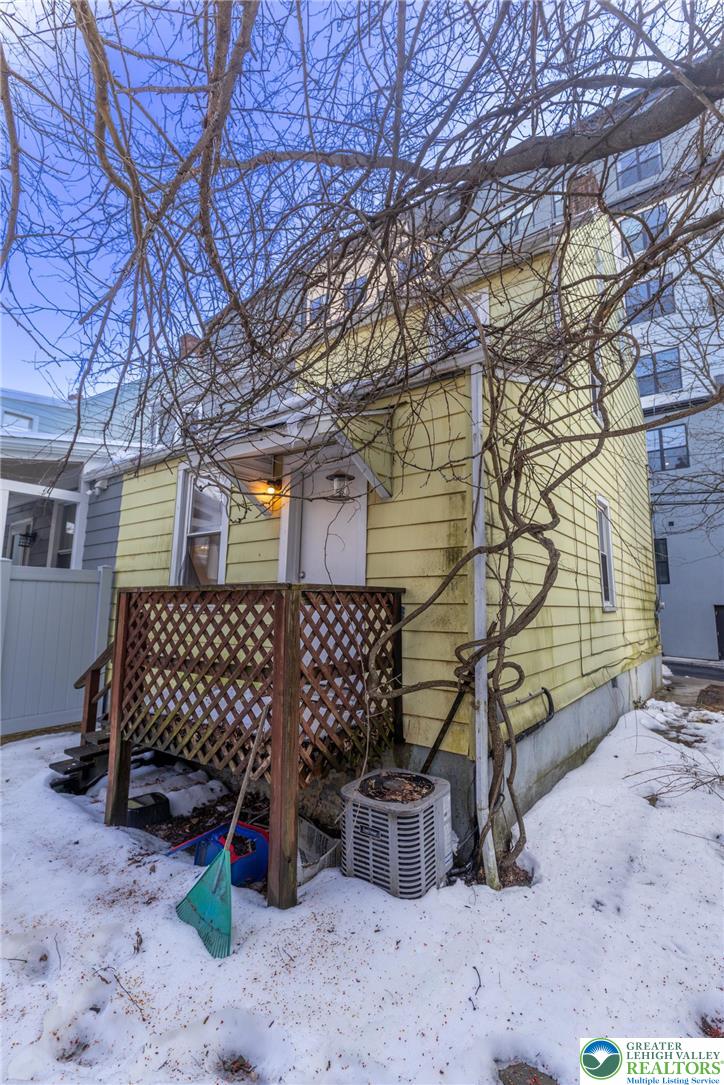 32 West Raspberry Street