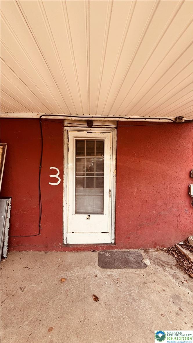 5562 Main Street 3