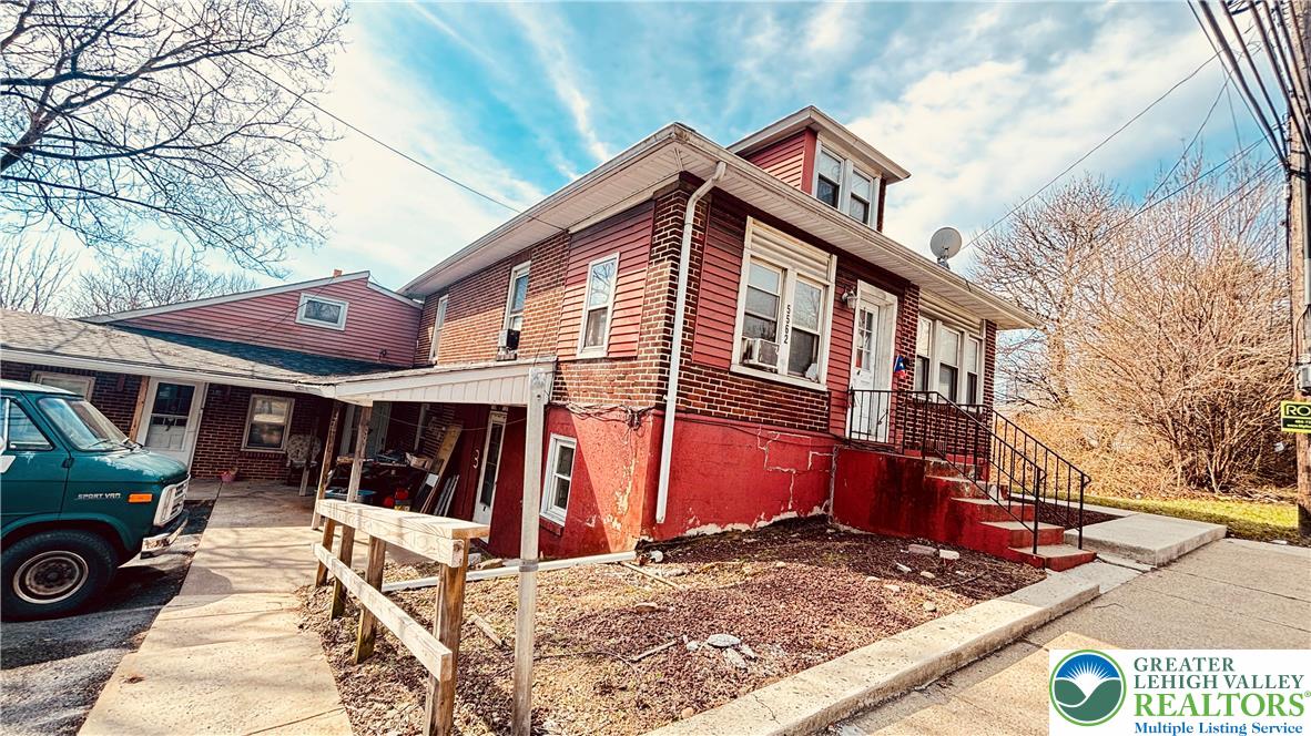 5562 Main Street 3