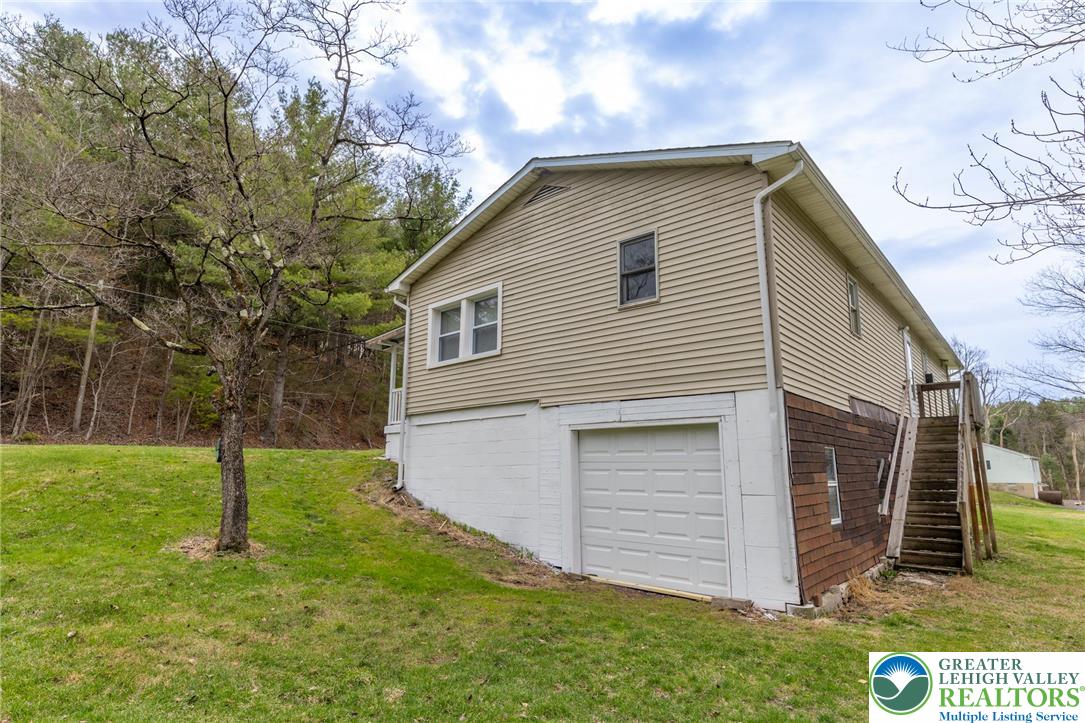 1945 Hickory Road