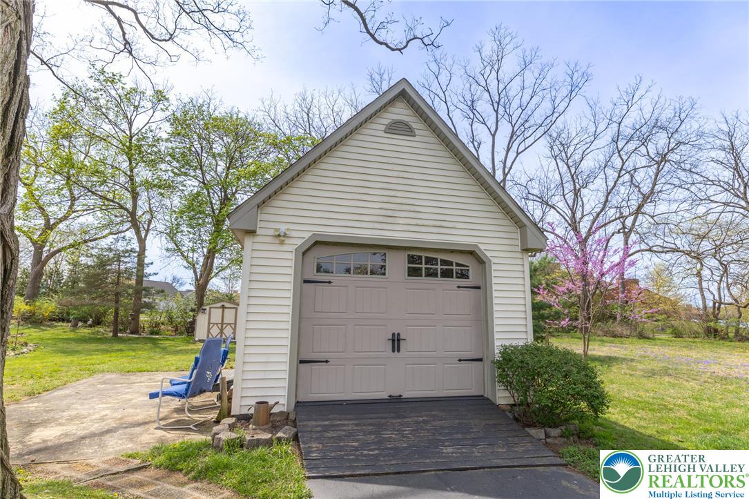 894 Hausman Road