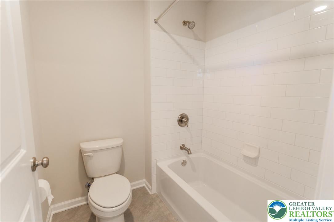 2153 Isabel Lane