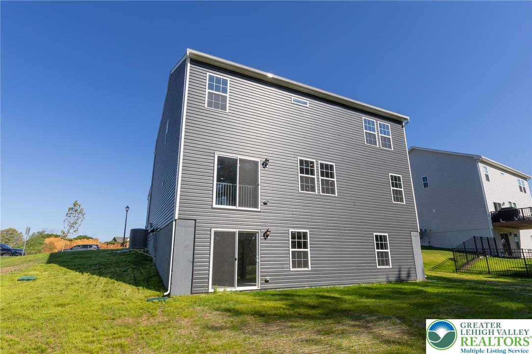 2153 Isabel Lane