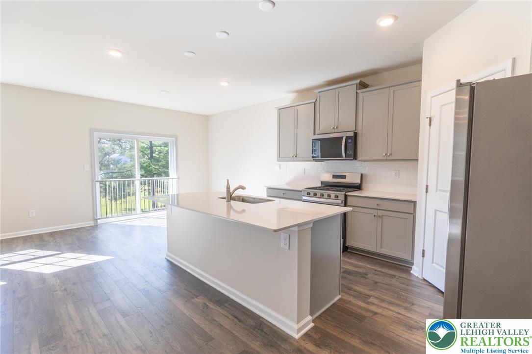 2153 Isabel Lane