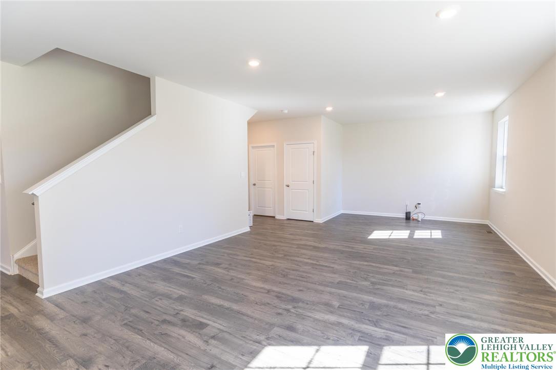 2153 Isabel Lane