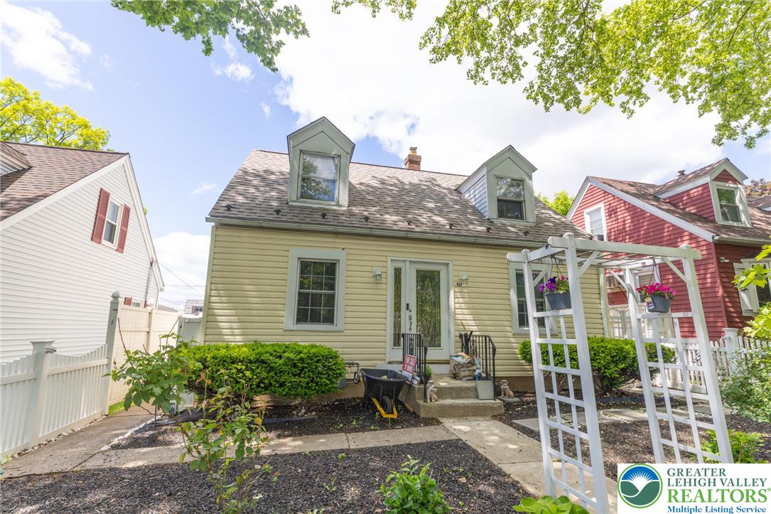 852 North Irving Street