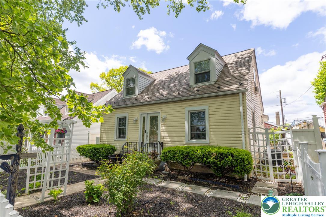 852 North Irving Street