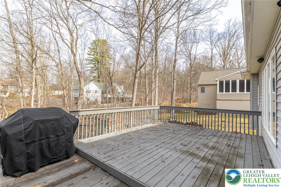 207 Hawks Nest Road
