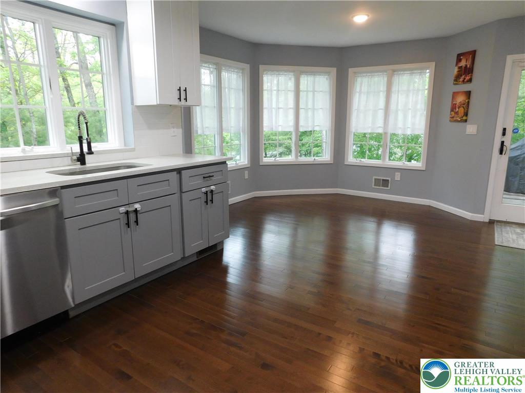 207 Hawks Nest Road