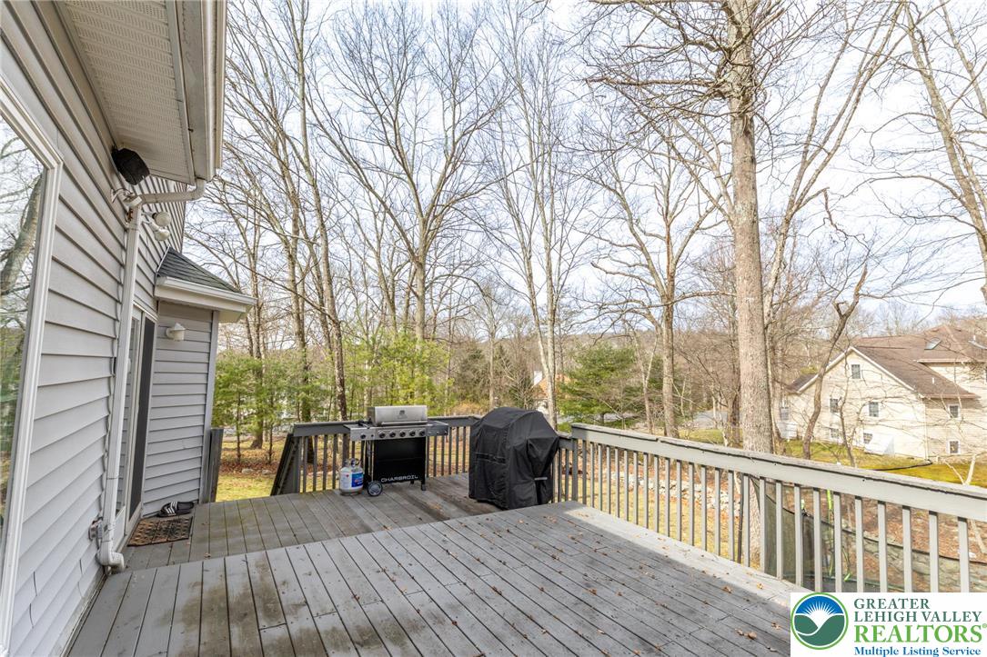207 Hawks Nest Road