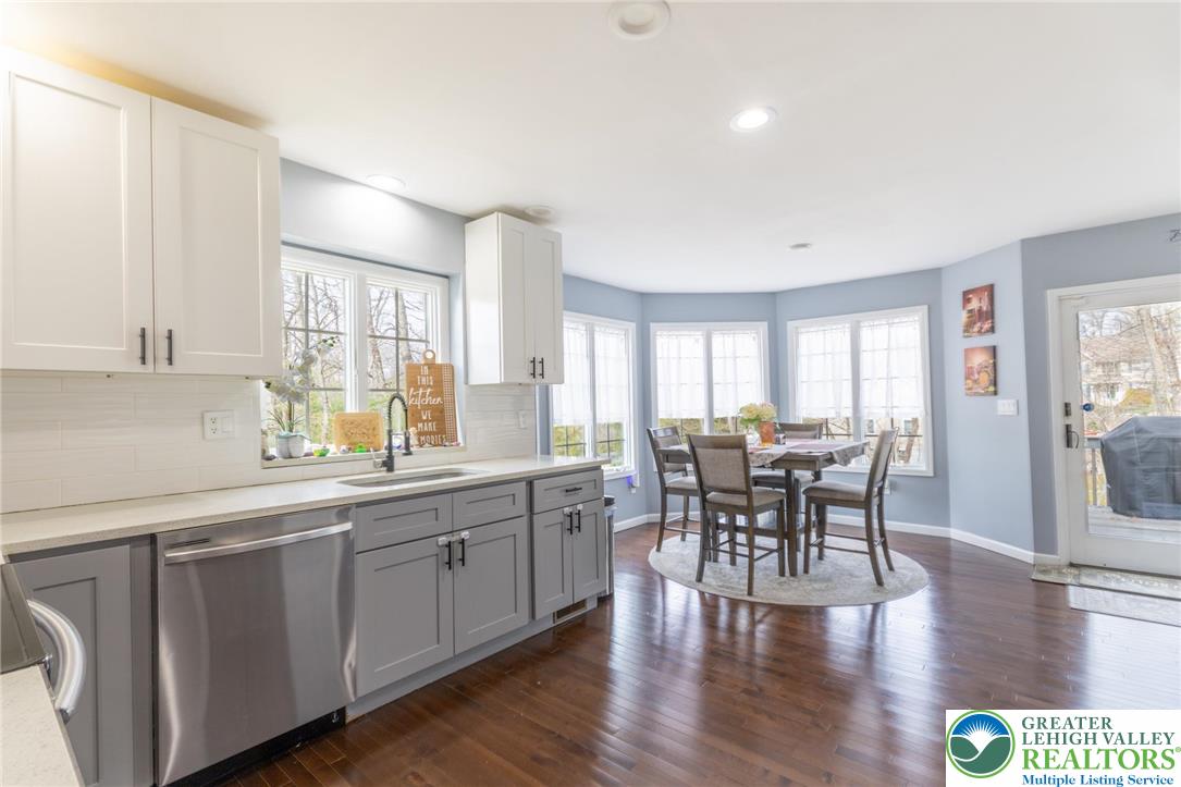 207 Hawks Nest Road