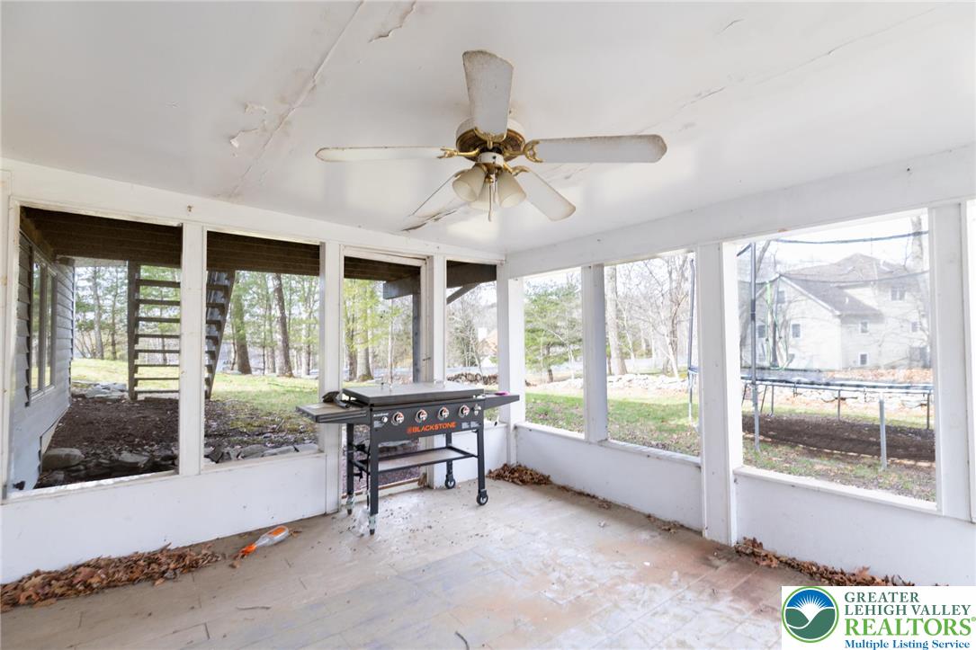 207 Hawks Nest Road