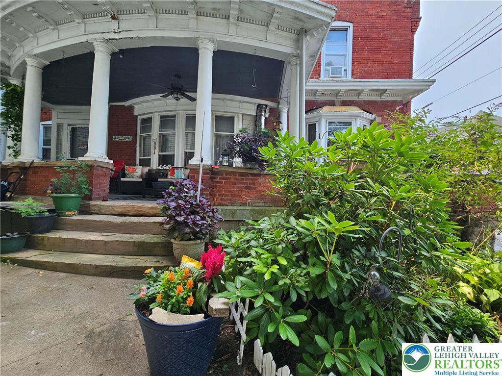 752 Walnut Avenue