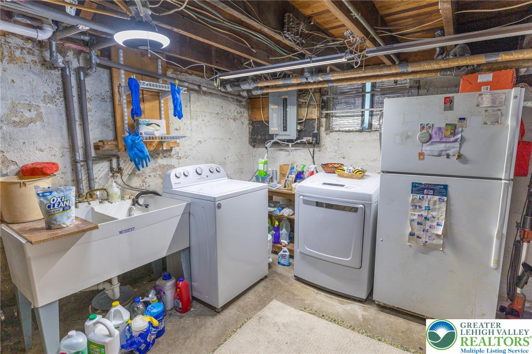 1207 Maple Street