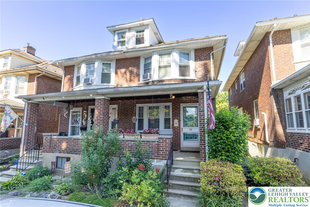 1207 Maple Street