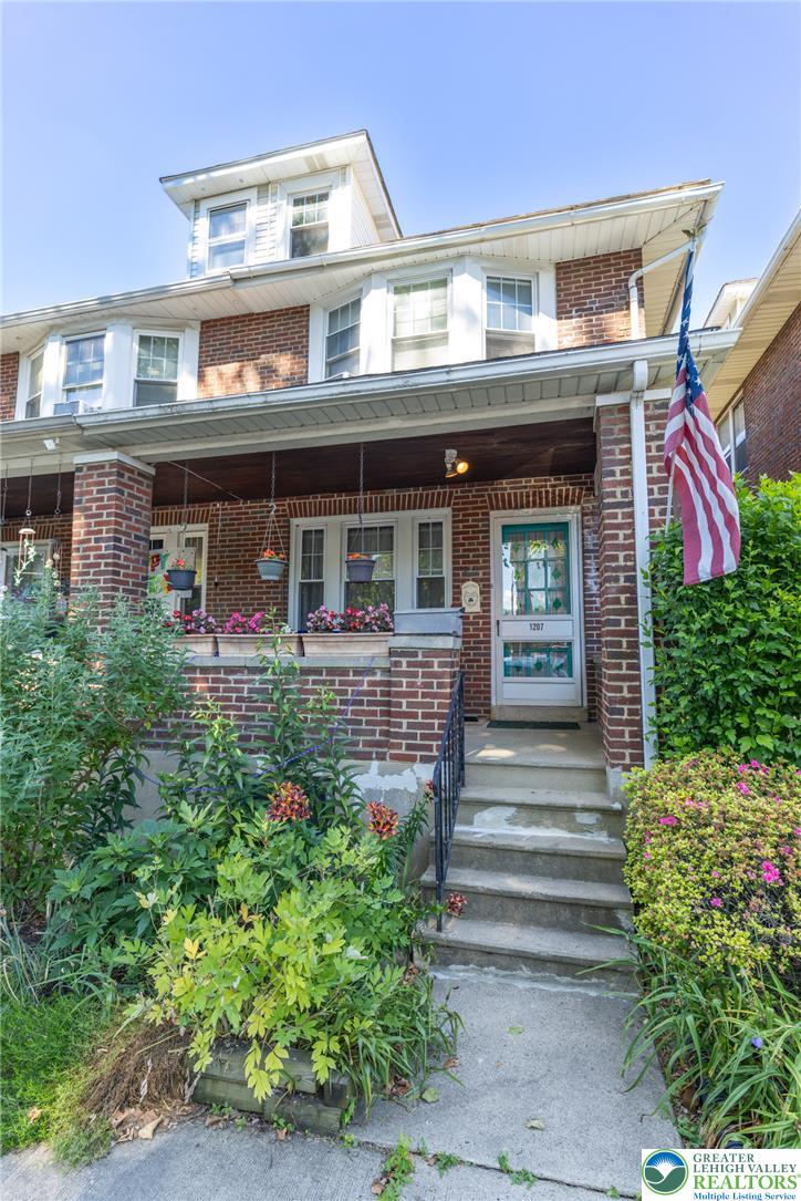1207 Maple Street