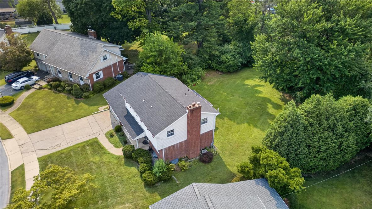 1527 Bayberry Lane