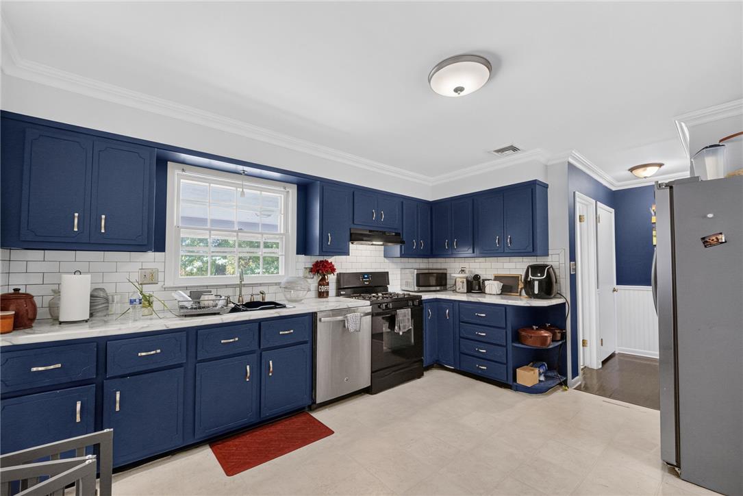 1527 Bayberry Lane