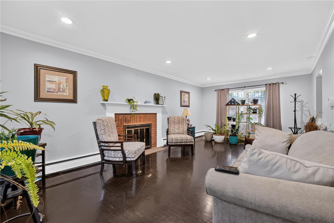 1527 Bayberry Lane