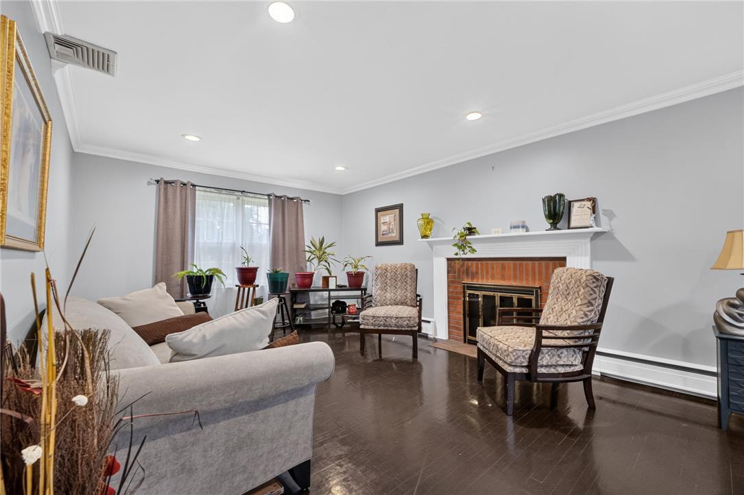 1527 Bayberry Lane