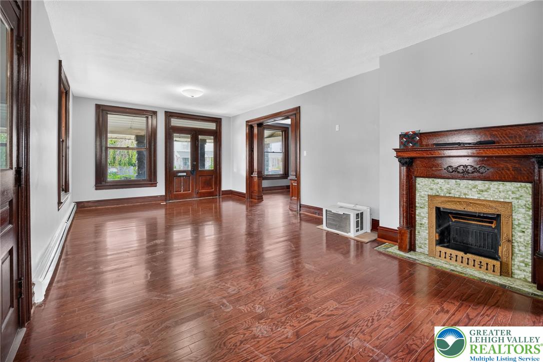 1435 Main Street