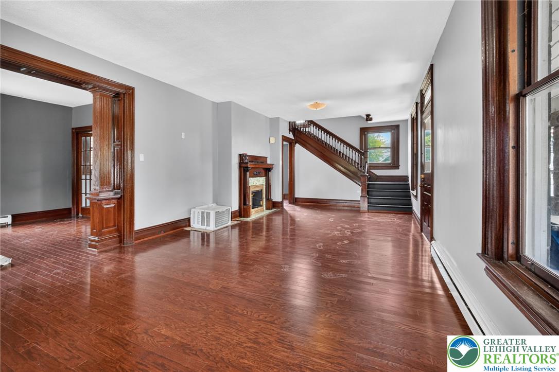 1435 Main Street