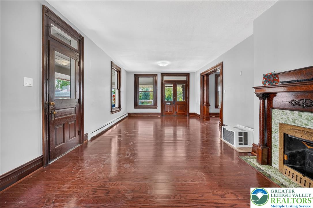 1435 Main Street