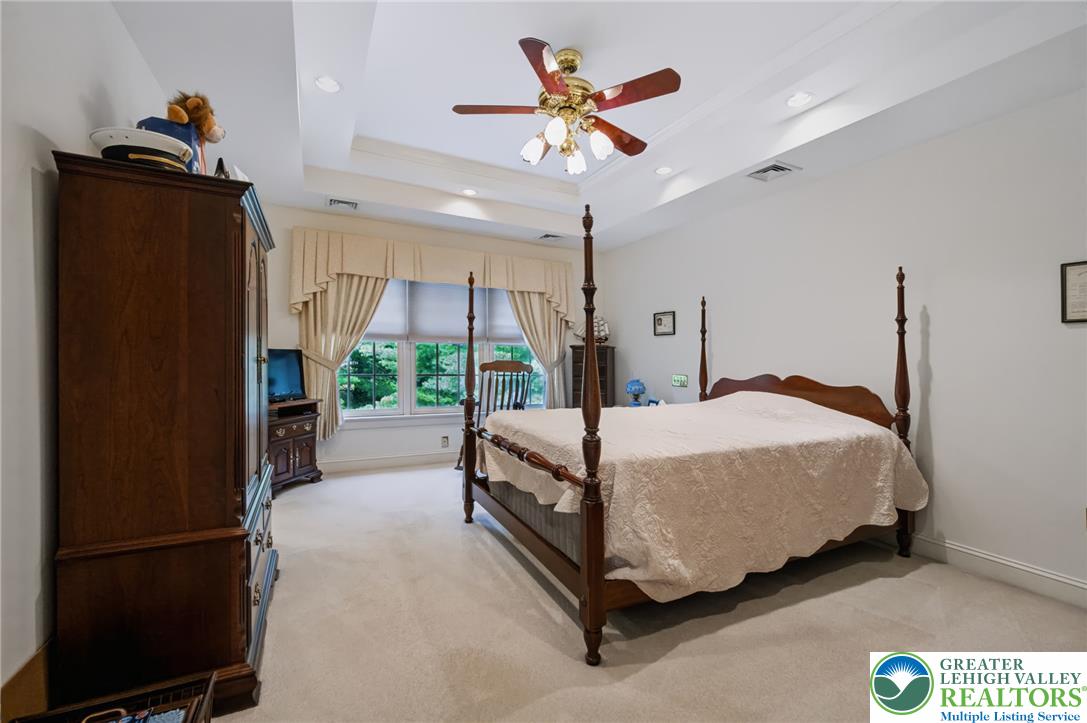 910 La Montage Drive