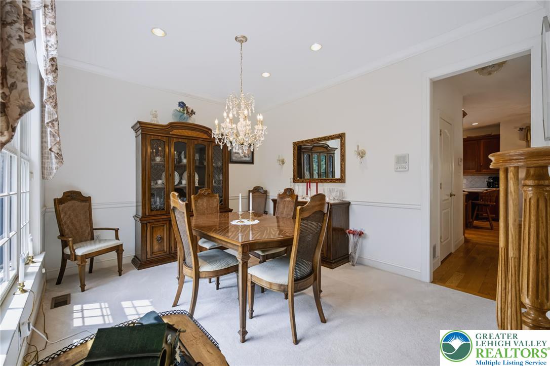 910 La Montage Drive