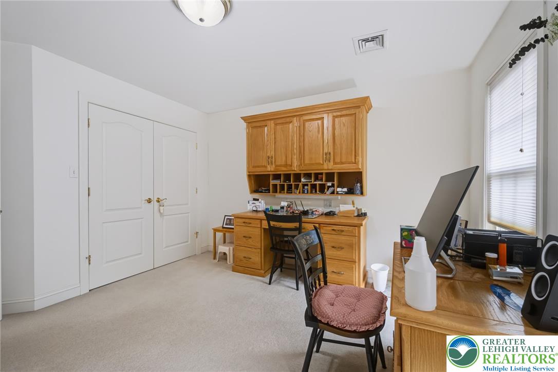 910 La Montage Drive