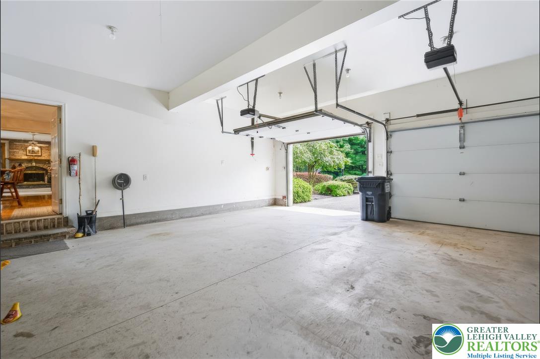 910 La Montage Drive