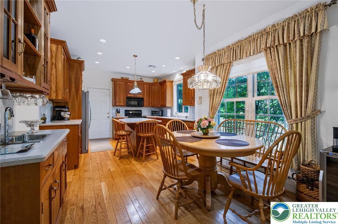 910 La Montage Drive