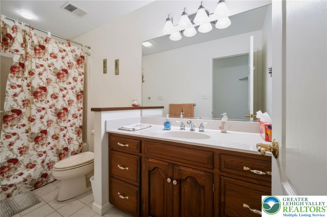 910 La Montage Drive
