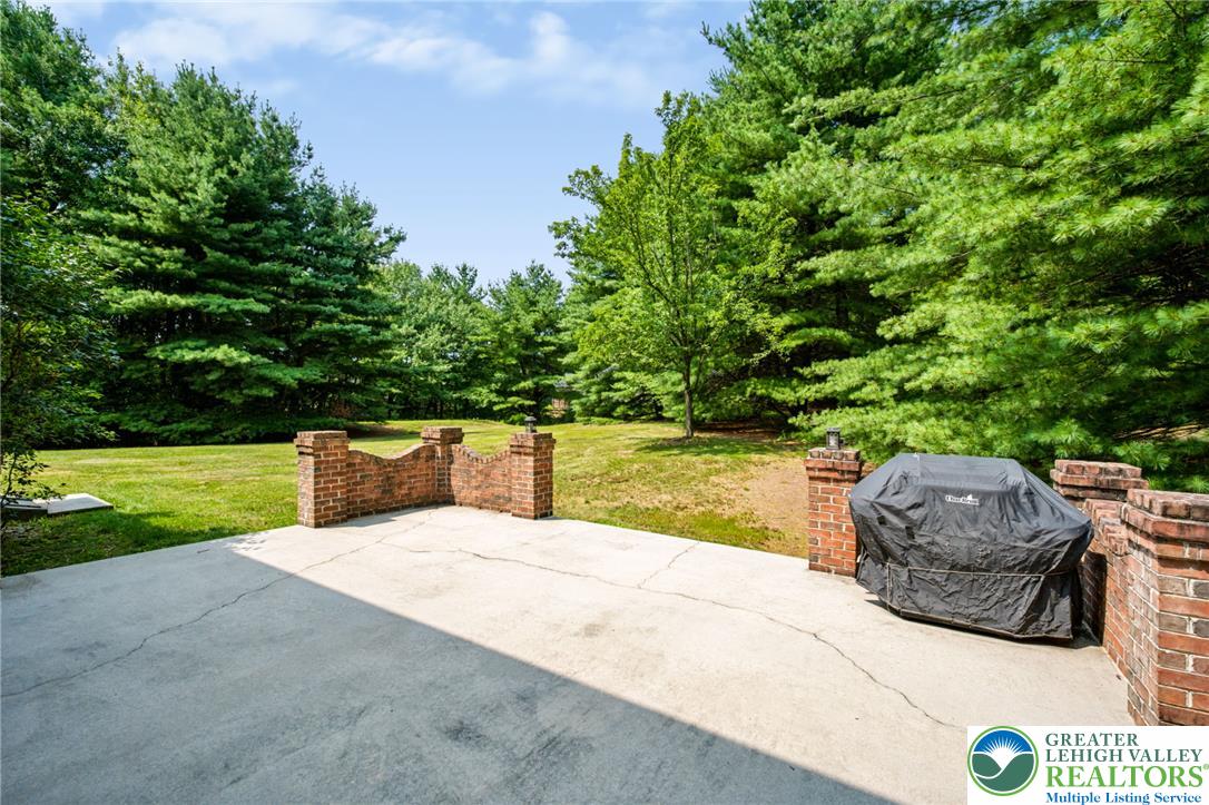 910 La Montage Drive