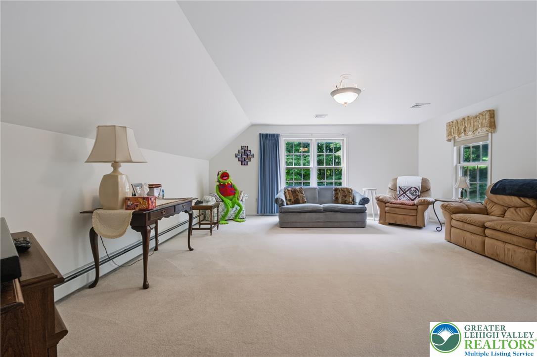 910 La Montage Drive
