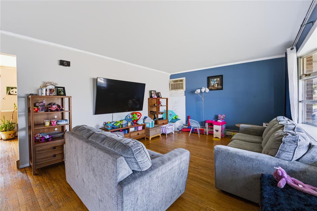 7438 Catalpa Drive