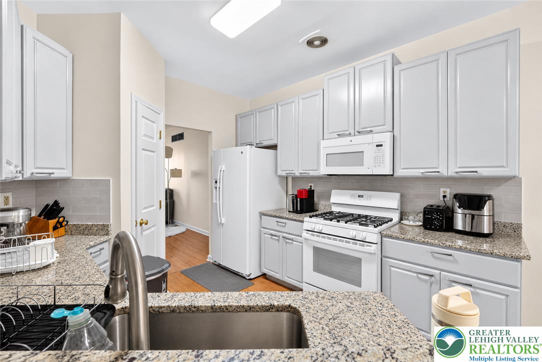 8141 Cross Creek Circle