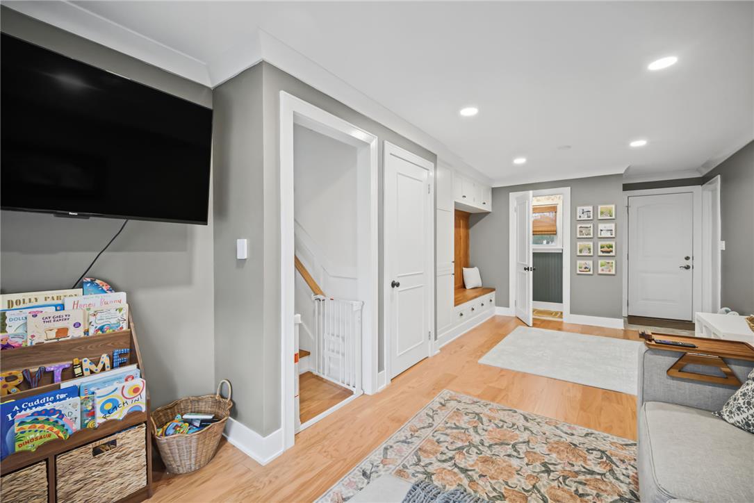 919 Poplar Street