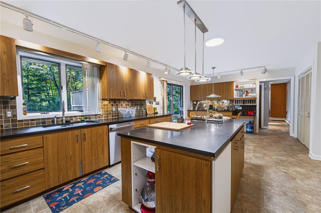 141 Roosevelt Road