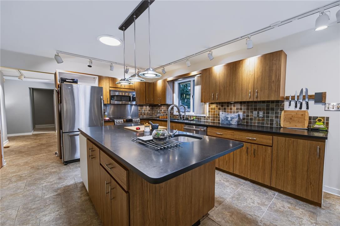 141 Roosevelt Road