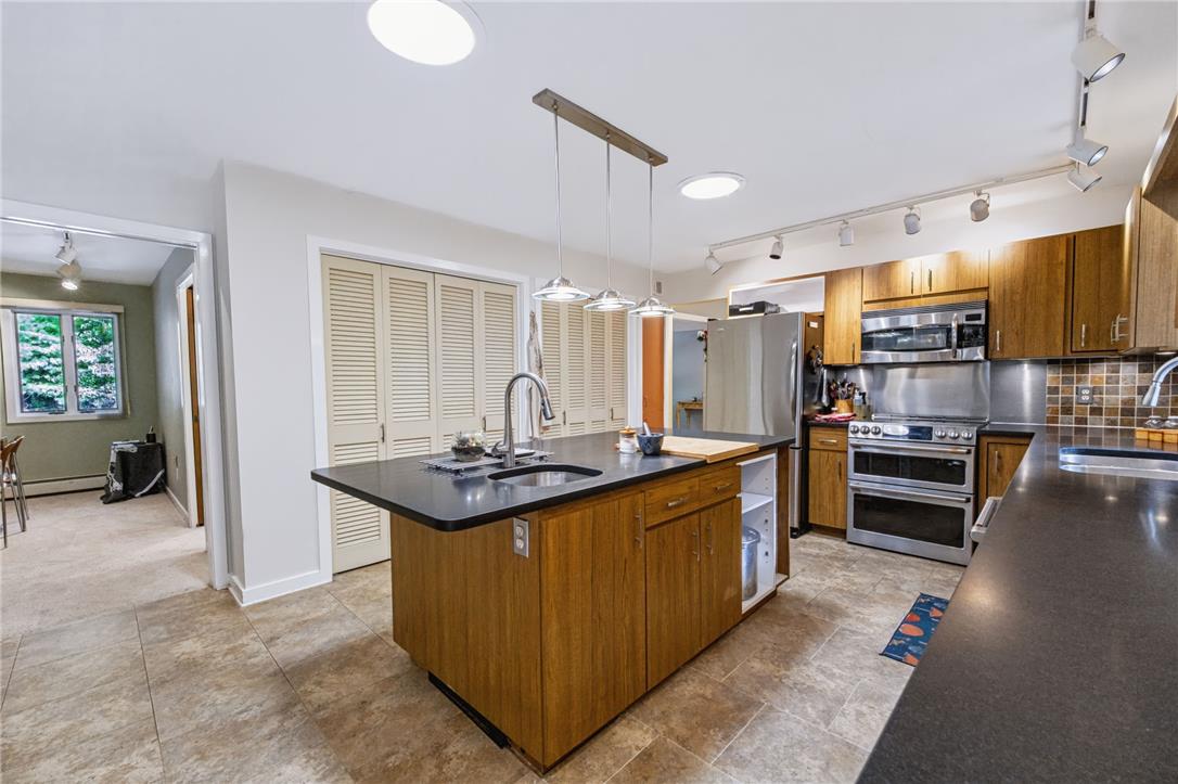141 Roosevelt Road