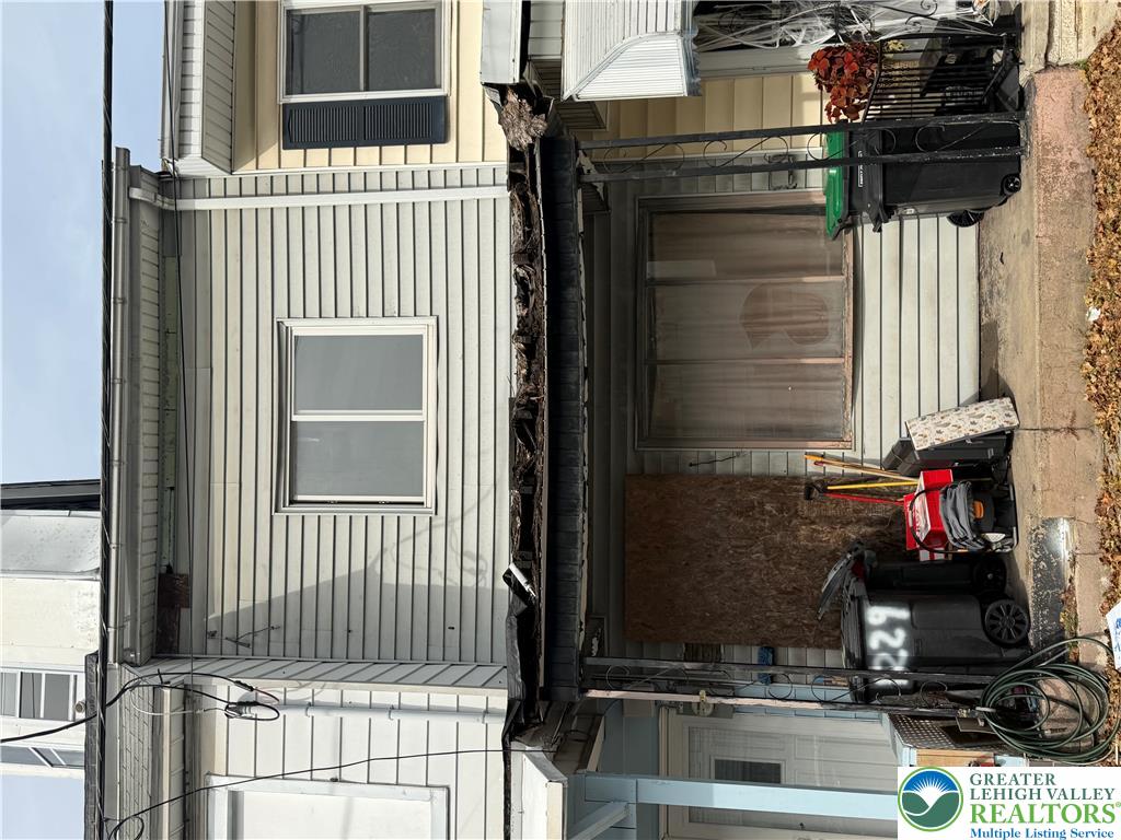1231 East Mahoney