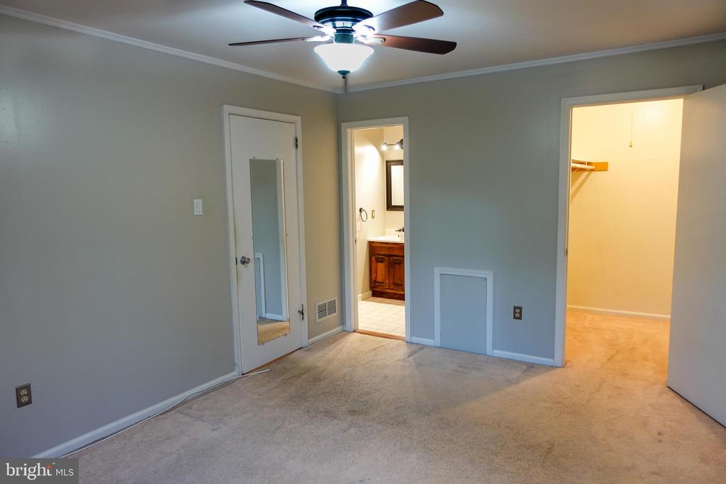 1075 PATRICK PLACE