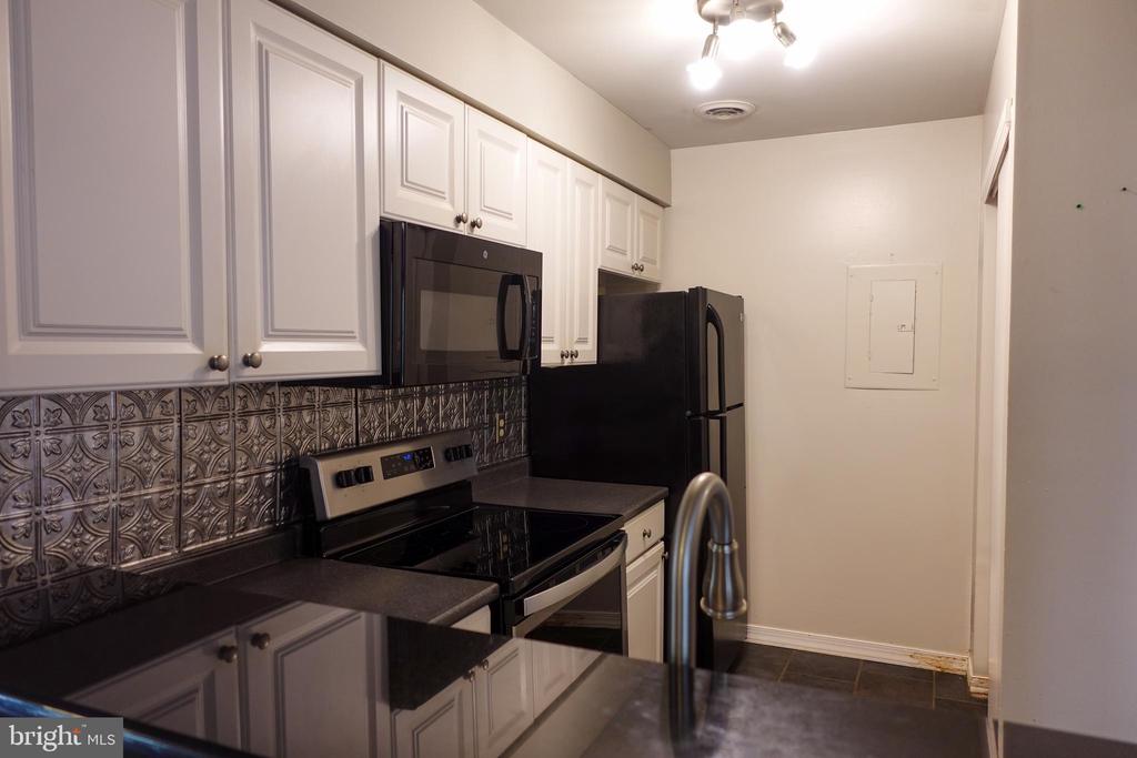 1075 PATRICK PLACE