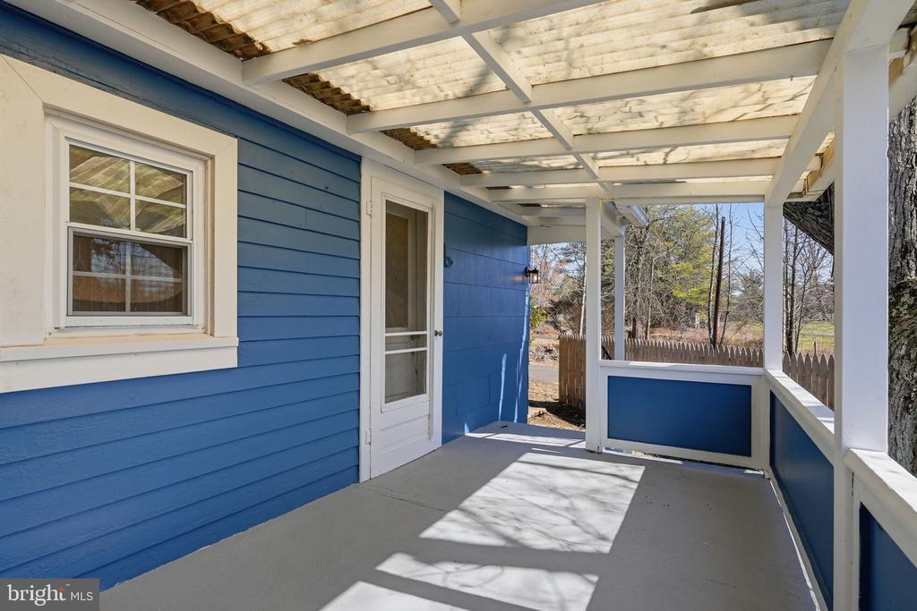 292 WALTER ROAD