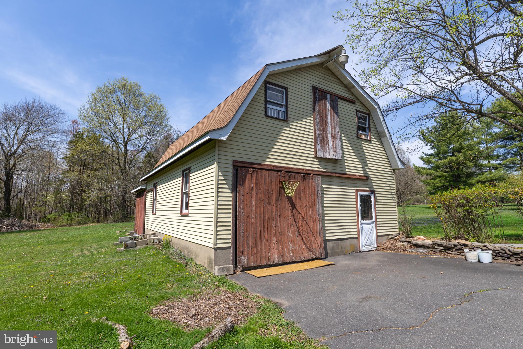 255 PARK DRIVE W